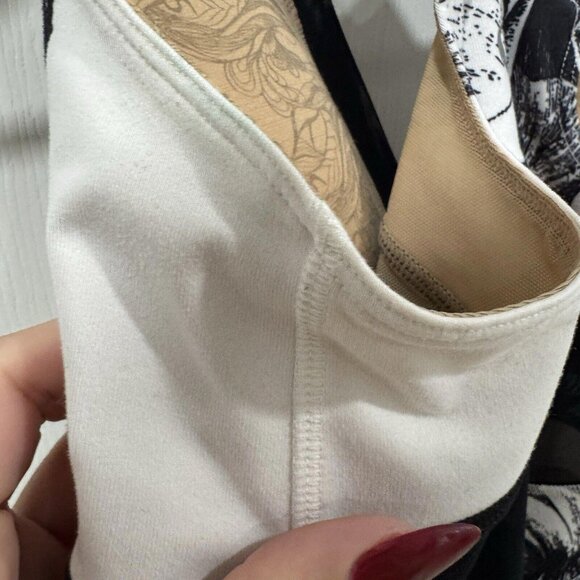 Lululemon Womens White Black Floral Mesh Lined Pullover Tank‎ Top Size 6 - Picture 3 of 10